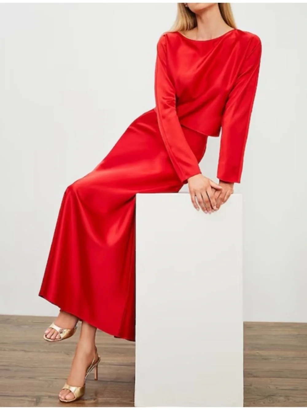 Antonio Melani red satin top blouse boatneck small s